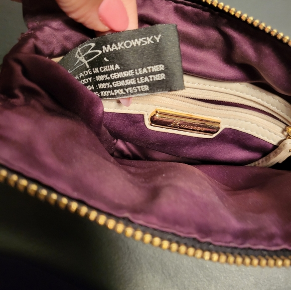 B MAKOWSKY crossbody used great shape - Picture 5 of 6